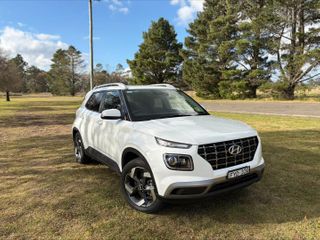 2025  Hyundai Venue Elite SUV (Atlas White) Demo Car Thumbnail