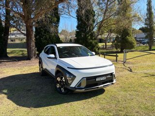 2026  Hyundai Kona Hybrid Elite SUV (Atlas White) Demo Car Thumbnail