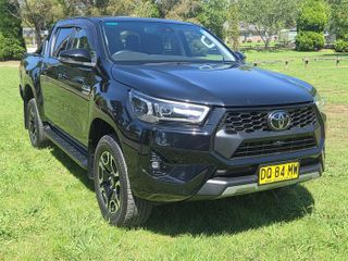 2024  Toyota Hilux SR5 48V Ute (Eclipse Black) Used Car Thumbnail