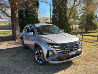 2026  Hyundai Tucson Hybrid Elite SUV (Shimmering Silver) Demo Car Thumbnail