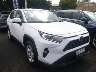 2021 Toyota RAV4 GX SUV (Glacier White) Used Car Thumbnail
