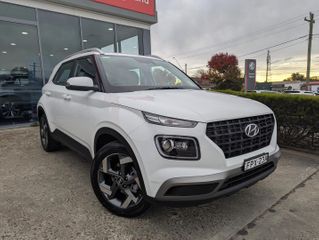 2025 Hyundai Venue Active SUV (Atlas White) Demo Car Thumbnail