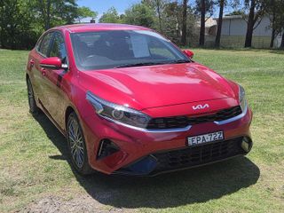 2021  Kia Cerato Sport Hatch (Runway Red) Used Car Thumbnail