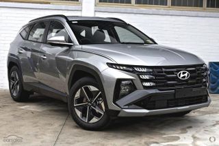 2024 Hyundai Tucson SUV (Shimmering Silver) Used Car Thumbnail