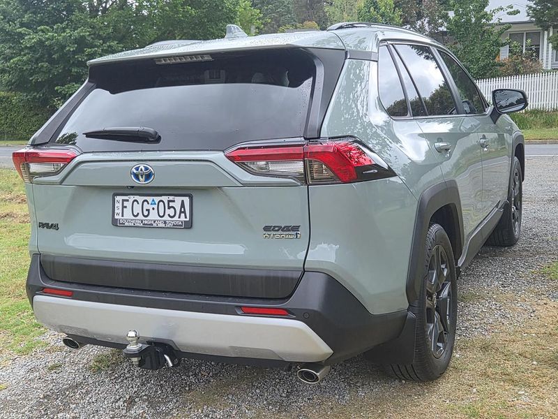 2023 Toyota RAV4 Edge Auto eFour Photo 11